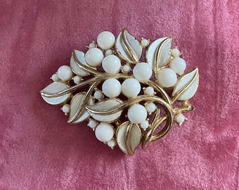 Vintage Crown Trifari enamelled brooch- milk glass. signed. Circa 1955