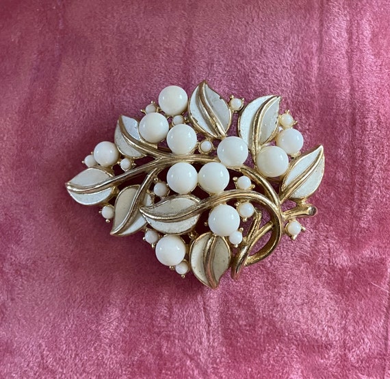 Vintage Crown Trifari Enamelled Brooch- Milk Glass. Signed. Circa
