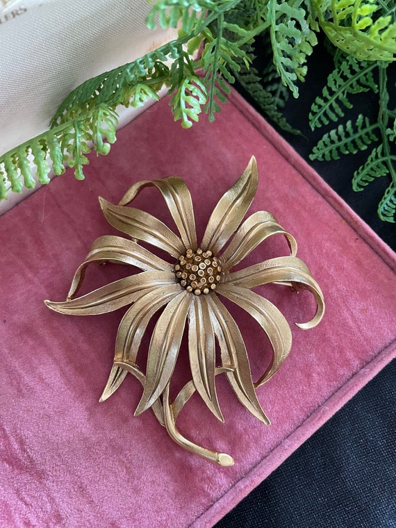 Oscar de sale la renta brooch
