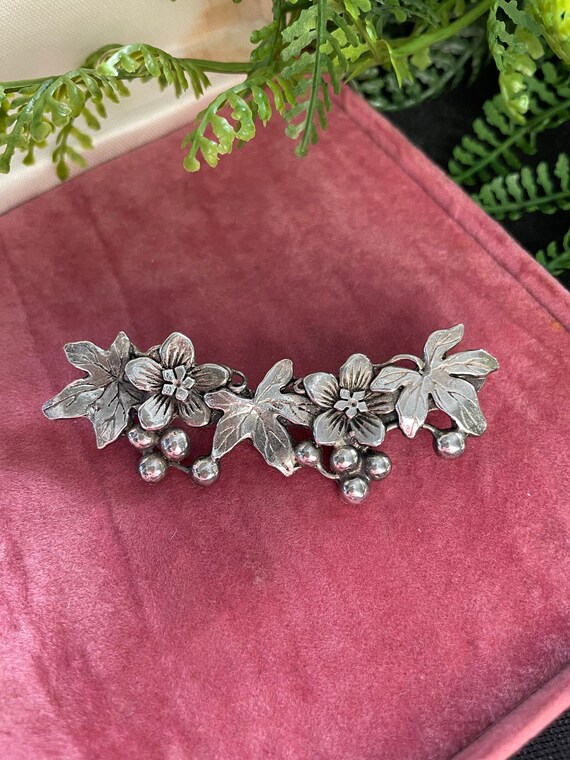 Masj brooch deals