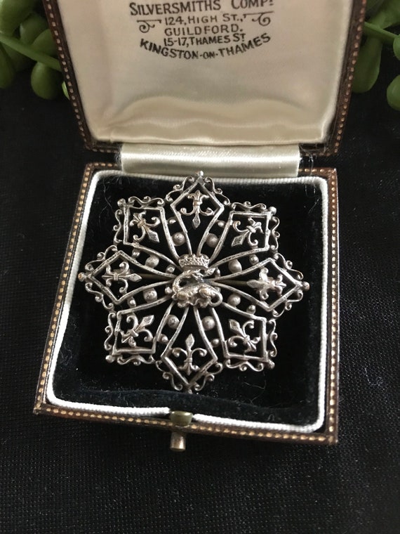 Antique / vintage French brooch- silver tested - Fleur de lys design