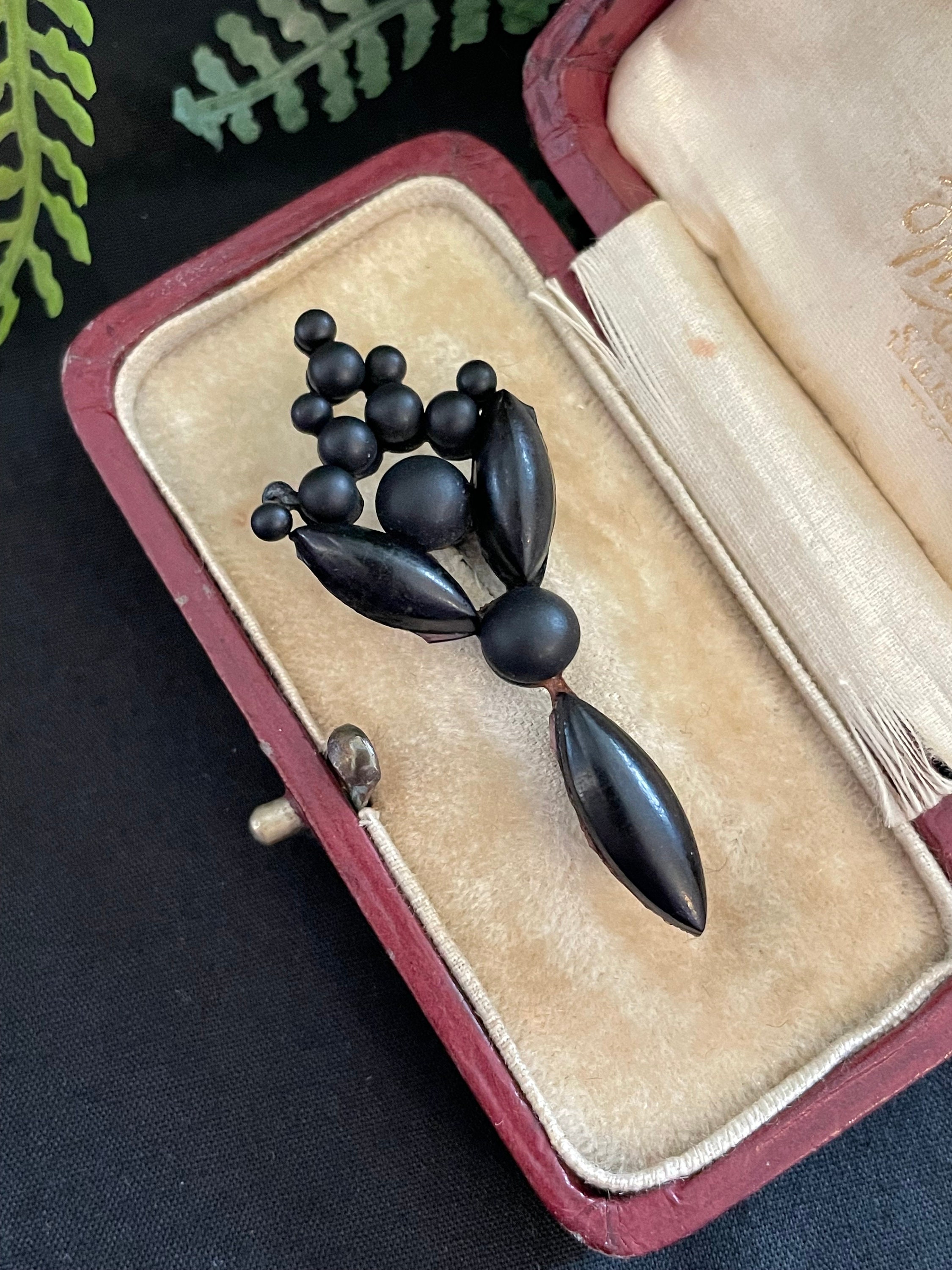 ブローチ ウィットビー ジェット アンティーク ブローチ 珍しい 希少