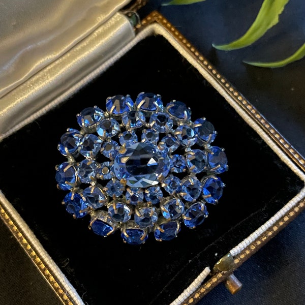 Broche vintage bleu cristal bleu autrichien dos ouvert