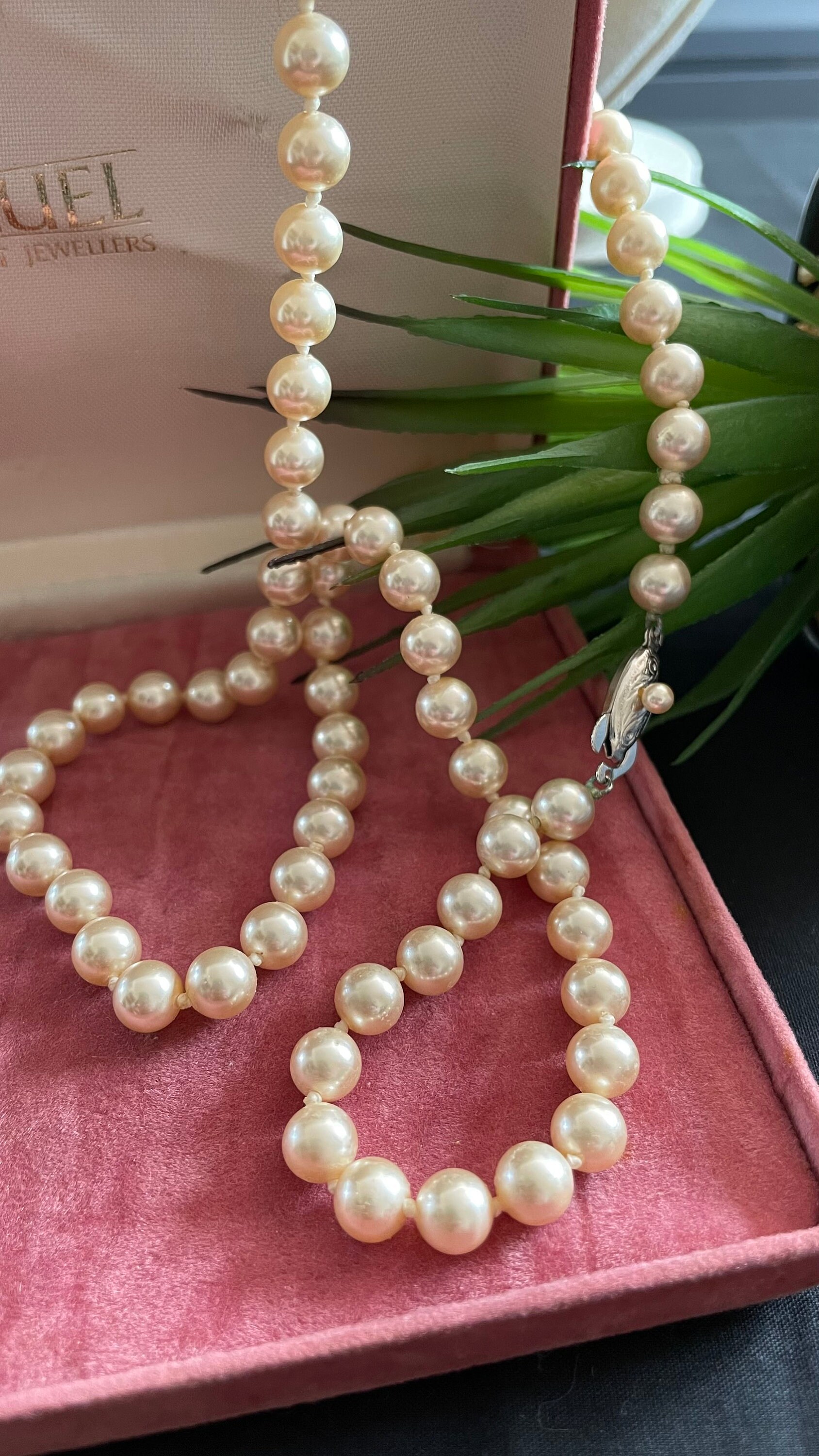 Collier Ancien En Perles Imitation - Fermoir Métal Blanc - Poids 31g - État Satisfaisant