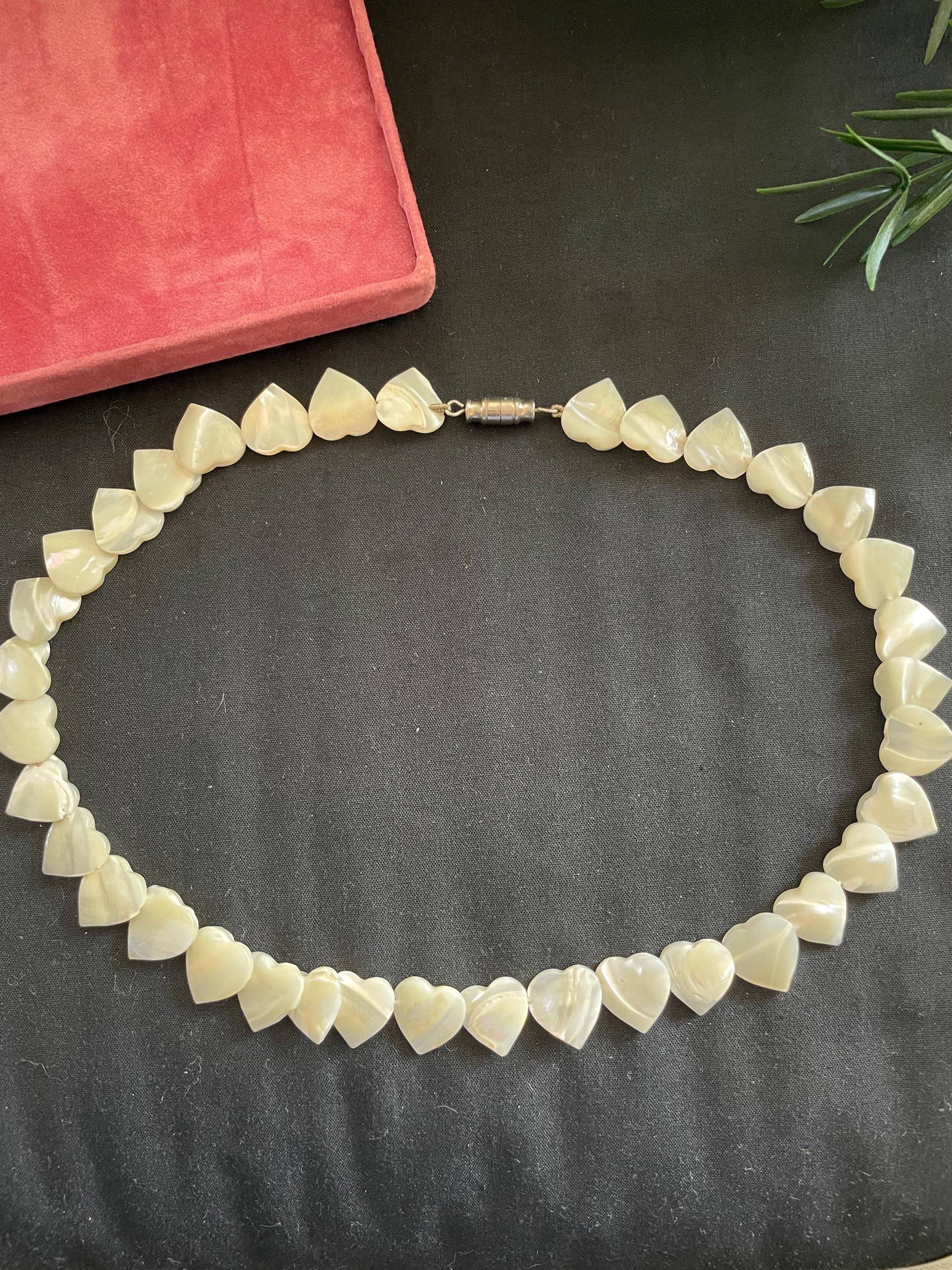 Collier Vintage En Nacre Avec Pendentif Cœur - Créateur à Identifier - Occasion