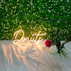 Insegna al neon / Nome personalizzato Luce al neon / Insegna al neon di ciambelle / Segnaletica aziendale / Lettera di ciambella / Arredamento del negozio di dessert / Arredamento del caffè / Bar con insegna al neon