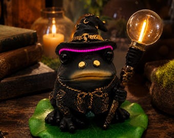 Gothic Lamp Wizard Frog Decor Lamp-Night Light Desk Ornament- Gothic Witch Frog Figurine for Home Table -Frog Wizard Statue Halloween Decor