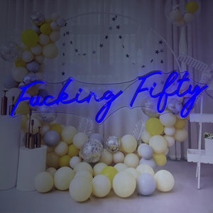 Insegna al neon personalizzata, Scopate cinquanta insegne al neon, Insegna al neon per il cinquantesimo compleanno, Decorazione della parete dell'insegna al neon, Insegna al neon di buon compleanno, Luce al neon, Arte dell'insegna al neon