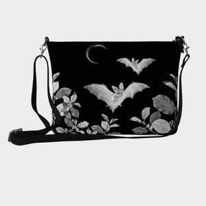 Goth Bat Purse | Gothic Purse | Witchy Purse | Gothcore | Goblincore | Vampire Purse | Dark Academia | Horror Aesthetic **silver Fastenin...