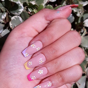 French tip w/ daisies Spring Nails Press On Nails | Etsy