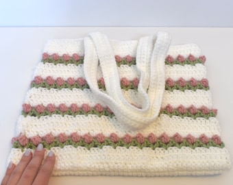 Crocheted Tulip Tote Bag: Handmade Floral Design