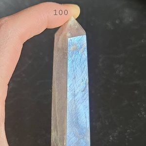 ブルーフラッシュムーンストーンタワー：新たな始まりのクリスタルポイント