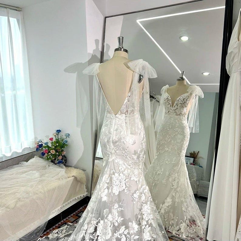Glamorous Mermaid Wedding Dresses Lace Appliques Sleeveless Bridal Gowns Sexy Back