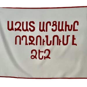 Artsakh le da la bienvenida Bandera Bandera