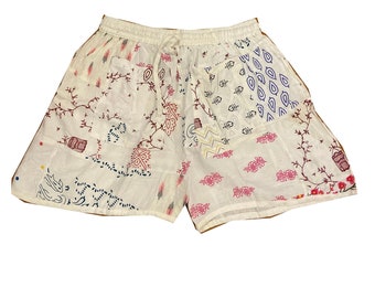 Short de yoga indien fait main en patchwork de couleur blanche avec poches / Short de yoga coloré confortable pour la plage d&#39;été / Short bohème unisexe