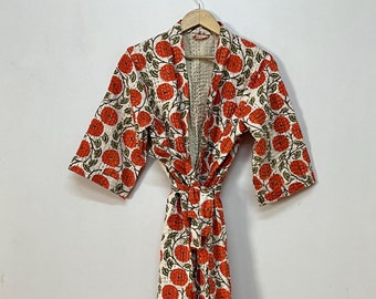 Kimono in cotone trapuntato con motivo floreale Kantha, abito da sposa indiano.
