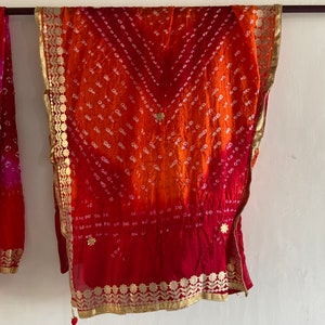 Schöne Multi Color Silk Bandhani Bandhej Womens Heavy Dupatta mit Gota Work Latkan und Geschenkbox-Großhandel Hochzeitsbevorzugungen Bild 6
