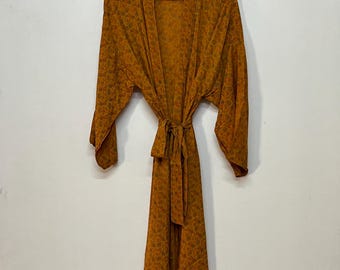 Kimono de seda crepé hecho a mano, chaqueta larga con estampado floral mostaza, ropa de estar por casa, pareo de playa.