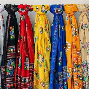 Phulkari Dupatta in cotone ricamato a mano: Stola nuziale indiana