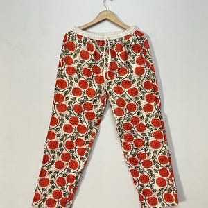 ホワイトレッドのカンタキルト花柄パンツ、サイドポケット付き、花柄パッチワークパンツ、花柄のヴィンテージカンタ、女性用カンタ