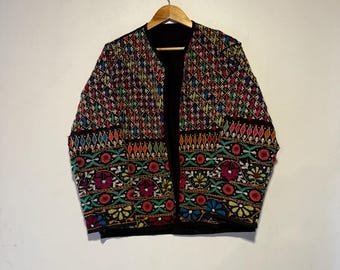 Veste brodée gujarati faite main, manteau coloré pour festival bohème, vêtements pour femmes en tissu recyclé