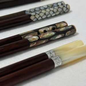 Grawerowane pałeczki | Ręcznie robione pałeczki bambusowe | Ekologiczny prezent dla miłośników jedzenia | Prezenty świąteczne