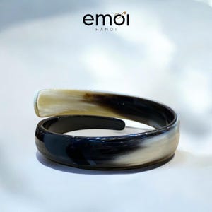 Bracciale rigido in corno di bufalo fatto a mano / Gioielli artigianali etici / Stile quotidiano / Corno naturale
