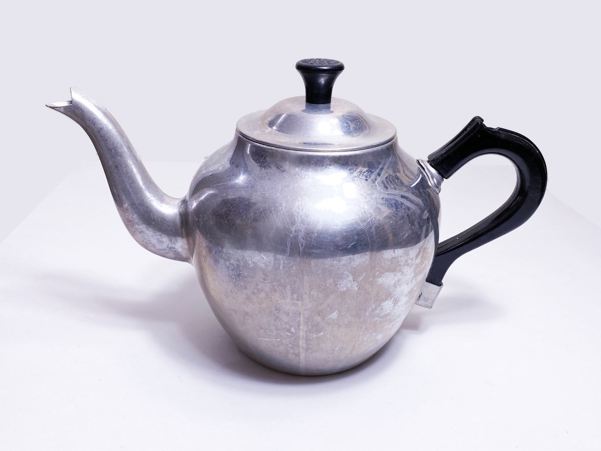 Vintage Wear-ever Aluminum No.38 Tea Pot Kettle Bakelite Handle