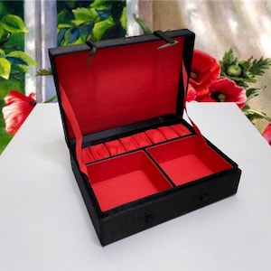 Vintage Wooden Jewelry Box: Three-Compartment Organizer