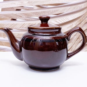 Vintage Brown Ceramic Teapot: Collectible Kitchen Decor