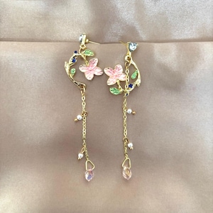 Gold Mismatch baumeln Tropfen Ohrringe | Asymmetrische Goldblumen Ohrringe