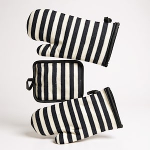 100% Cotton Oven Mitt and Pot Holder Set – Durable, Heat-Resistant & Stylish Kitchen Essentials