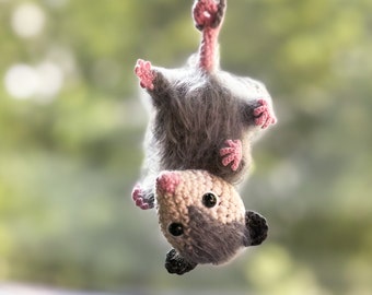 BAMAY Orecchini Pendenti A Forma Di Opossum In Acrilico - Gioielli Moda Per Donna, Leggeri E Ipoallergenici, Con Sacchetto In Velluto