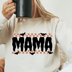 ママ ハロウィン SVG、ママ SVG、ハロウィン ママ SVG、不気味なママ SVG、コウモリ SVG、レトロ ハロウィン SVG、レトロ ママ シャツ SVG、ママ PNG カット ファイル