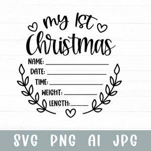 Pu&ograve; includere: Un cartello stampabile in bianco e nero per il primo Natale del bambino con una ghirlanda e il testo "my 1st Christmas". Il cartello include spazi per riempire il nome, la data, l'ora, il peso e la lunghezza del bambino.