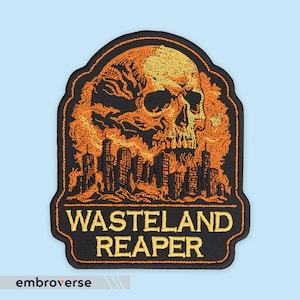 Peut inclure: Écusson brodé avec un motif de crâne orange et jaune sur fond noir. Le patch porte l'inscription "WASTELAND REAPER" en orange. Le patch a une forme unique et convient aux vestes, sacs ou autres vêtements.