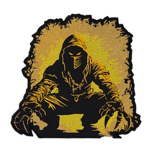 Op de afbeelding: Een geborduurde patch met een gekapte figuur met gloeiende ogen en klauwen, tegen een gele achtergrond. De patch is zwart en geel.