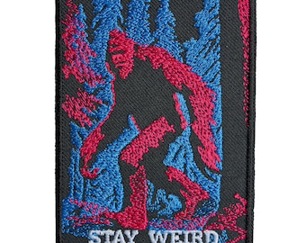 Stay Weird Bigfoot-tygmärke - Retro Sasquatch Cryptid Broderat Stryk-på