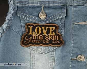 Love The Skin You&#39;re In Parche bordado - Melanin Shades Black Queen Iron-On - Empowering Melanin Beauty Accesorio, Tamaño: 3.8 x 2.1 pulgadas