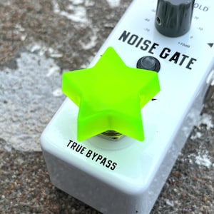 Botón pulsador con forma de estrella de neón fluorescente verde brillante "Topper"