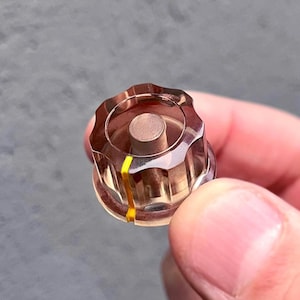 Transparenter brauner Drehknopf