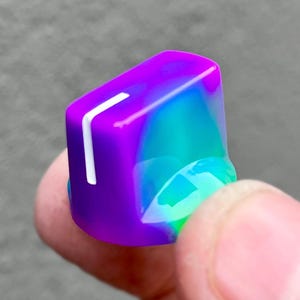 Jasnofioletowy/zielony/niebieski fluorescencyjny neonowy gałka - pedał gitarowy itp. - klon Davies 1510
