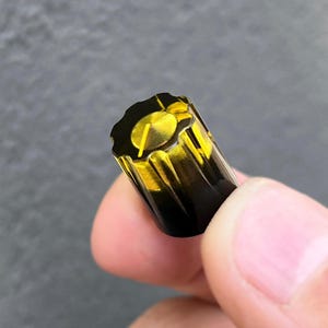 Transparent Yellow / Opaque Black 1900H Clone Knob