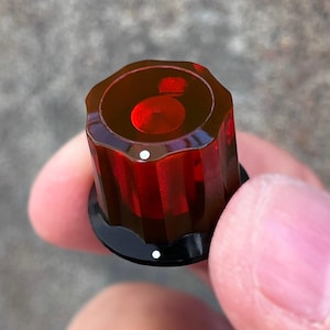 Moog klonknopp transparent röd / ogenomskinlig svart färg - med färgpunkt eller kodare