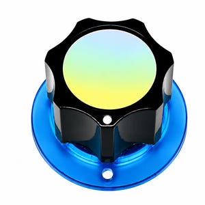 Pode incluir: Um botão de controlo circular com um exterior preto brilhante com uma extremidade recortada e um disco central liso e iridescente que transita de amarelo para azul claro. O botão está montado numa placa de base circular plana azul brilhante.