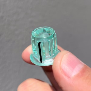 Przezroczysty, jasnozielony, żłobkowany pokrętło do elektroniki, syntezatorów itp. z linią kolorów lub ENKODEREM