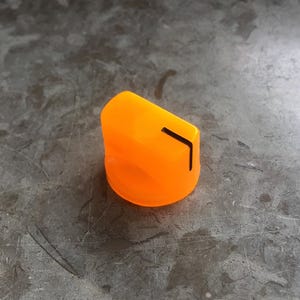 Leuchtend orange / gelb fluoreszierender Neon Knopf - Gitarren-Pedal usw - Davies 1510 Clone