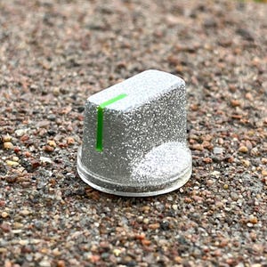 スパークリングシルバーノブ - ギターペダルなど - Davies 1510 クローン