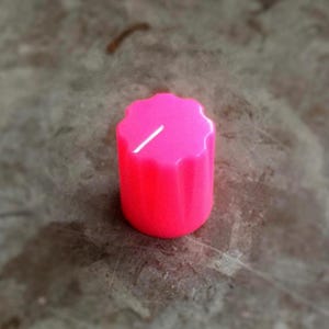 Bright Bubble Gum Pink Fluorescent Neon Davies 1900H Clone Knob