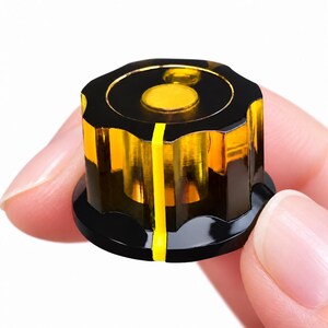 Transparenter gelber / undurchsichtiger schwarzer Drehknopf